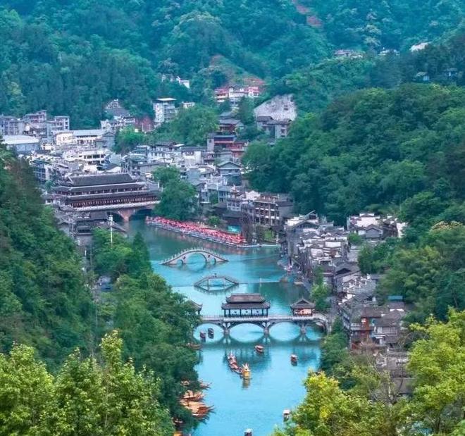 旅游攻略：走进沈从文笔下的诗意世界麻将胡了2试玩模拟器边城茶峒古镇(图2)