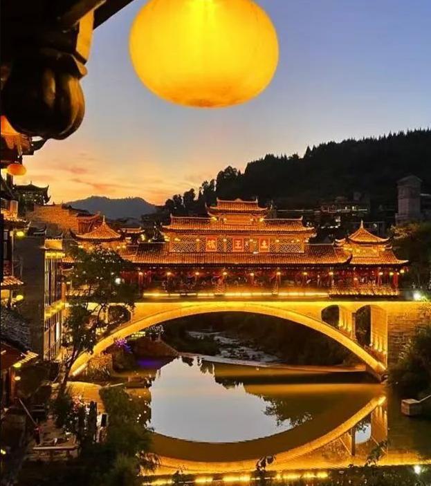 旅游攻略：走进沈从文笔下的诗意世界麻将胡了2试玩模拟器边城茶峒古镇(图3)